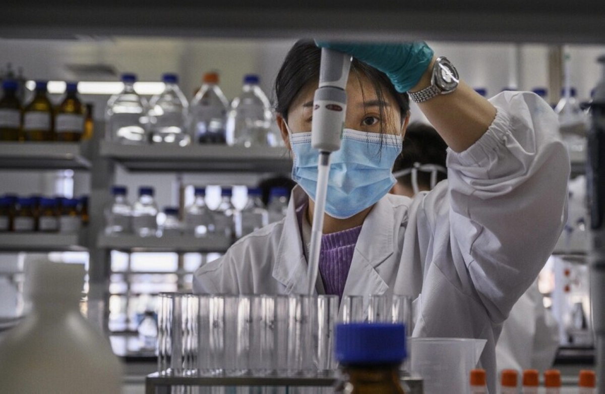 علماء صينيون يطورون علاجا جزيئا مبتكرا لعلاج السرطان بدقة