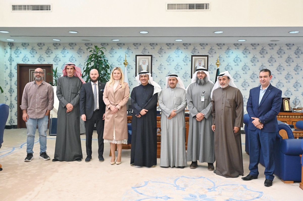 محافظ الجهراء مستقبلاً وفد السفارة التشيكية