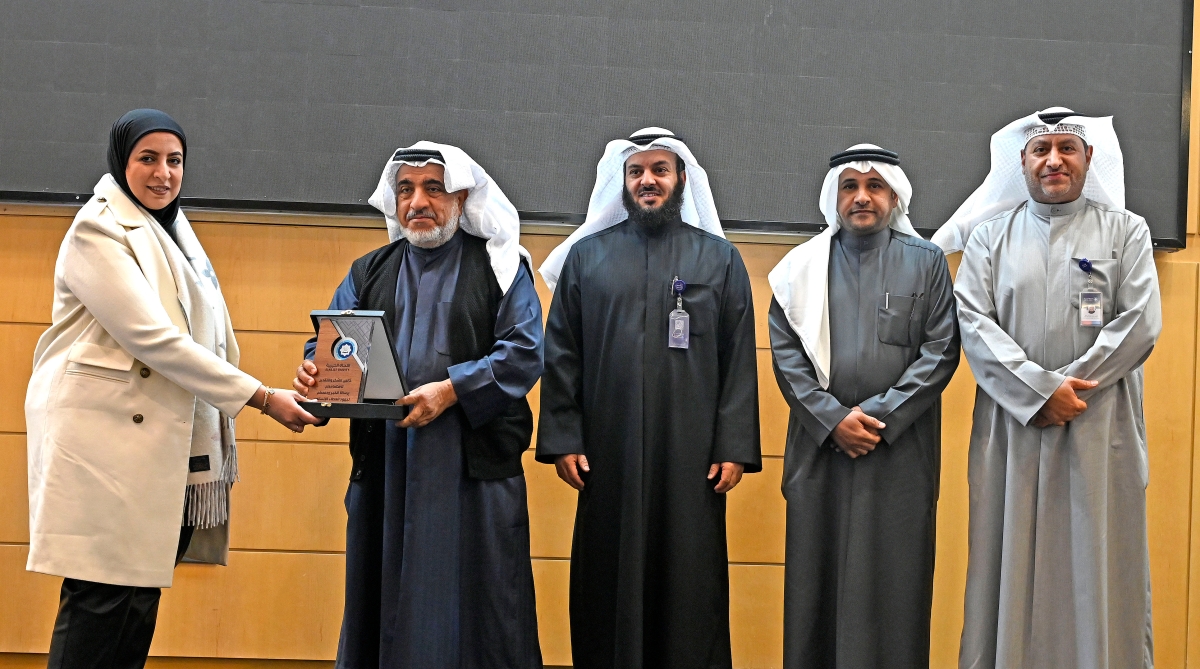 تكريم مدير هيئة القوى العاملة رباب العصيمي (تصوير سعود سالم)