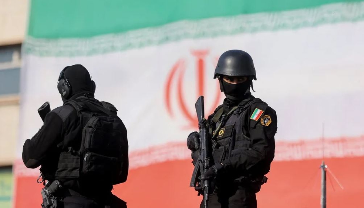 جنديان في طهران