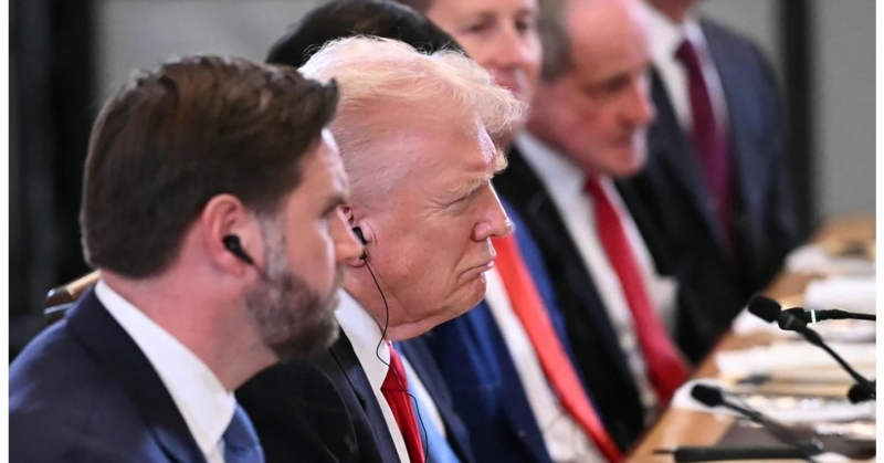 «وول ستريت جورنال»: مسؤولون منهم نائب الرئيس يحثون ترامب على تجربة الدبلوماسية مع إيران 