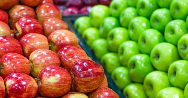 كيف تنظف التفاح من آثار المبيدات والشمع المضاف؟ 