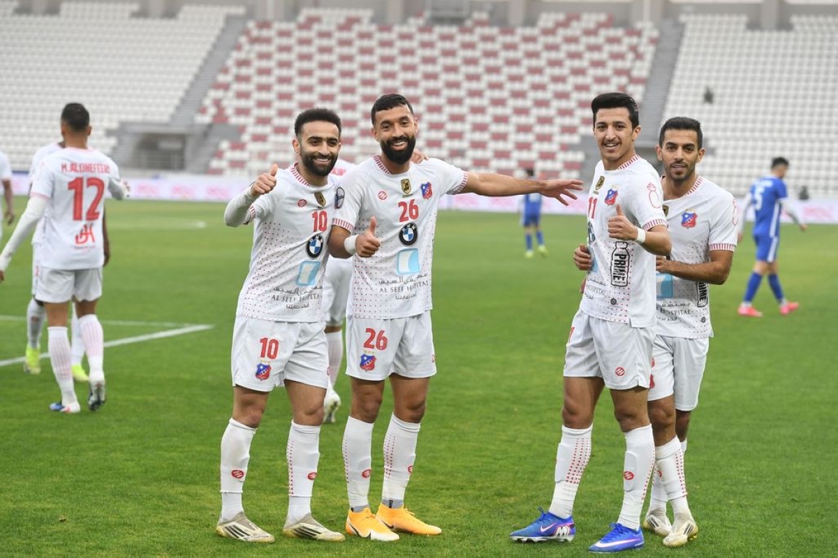 لاعبو «الأبيض» يحتفلون بالفوز