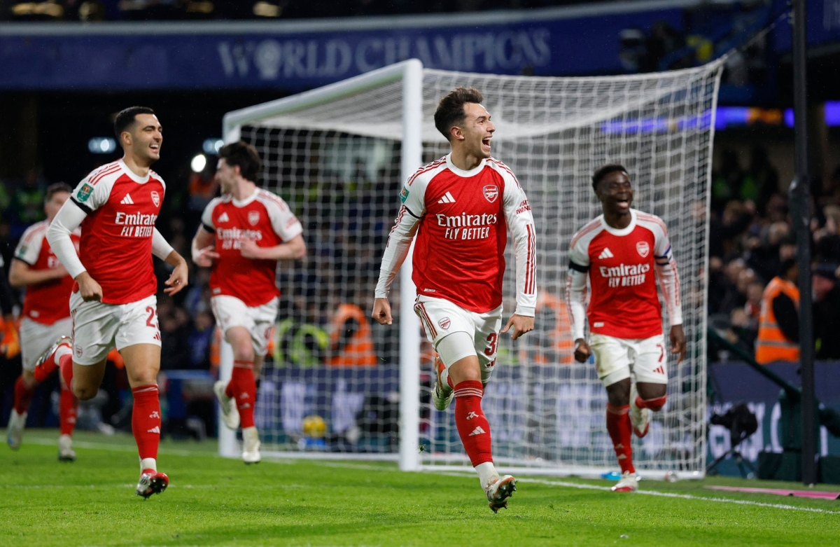 مارتن زوبيمندي محتفلاً بهدفه في مرمى تشلسي