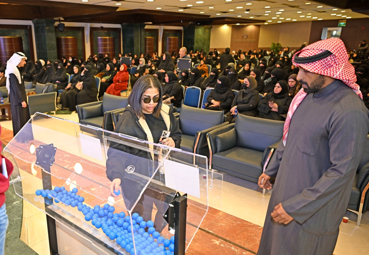 سحب القرعة بحضور نسائي كبير