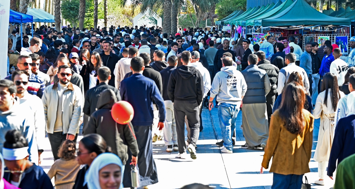 حضور حاشد في مهرجان «قوت ماركت» (تصوير نايف العقلة)
