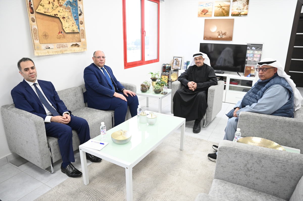 رئيس التحرير والسفير المصري ورئيس القسم السياسي والإعلامي بالسفارة والزميل خالد الشرقاوي   