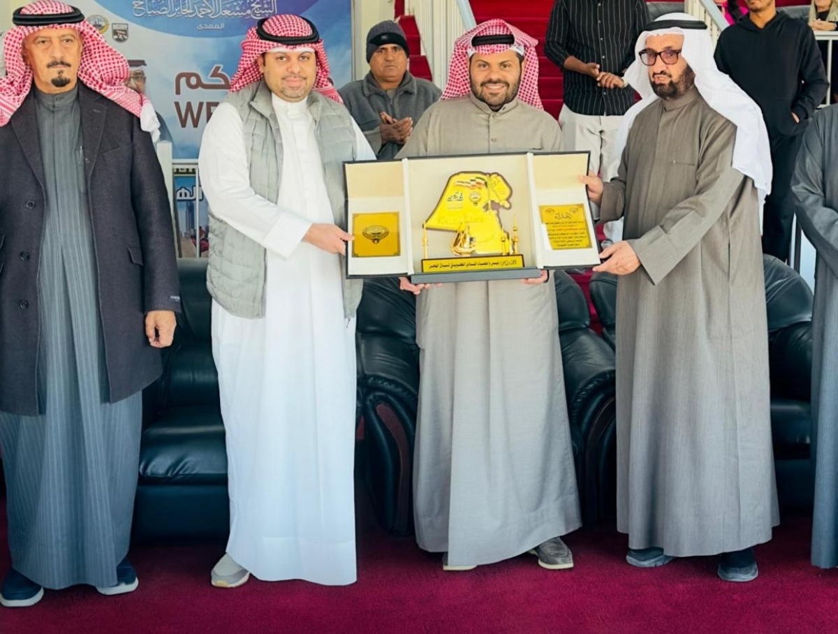 الدواس مكرماً الفائزين