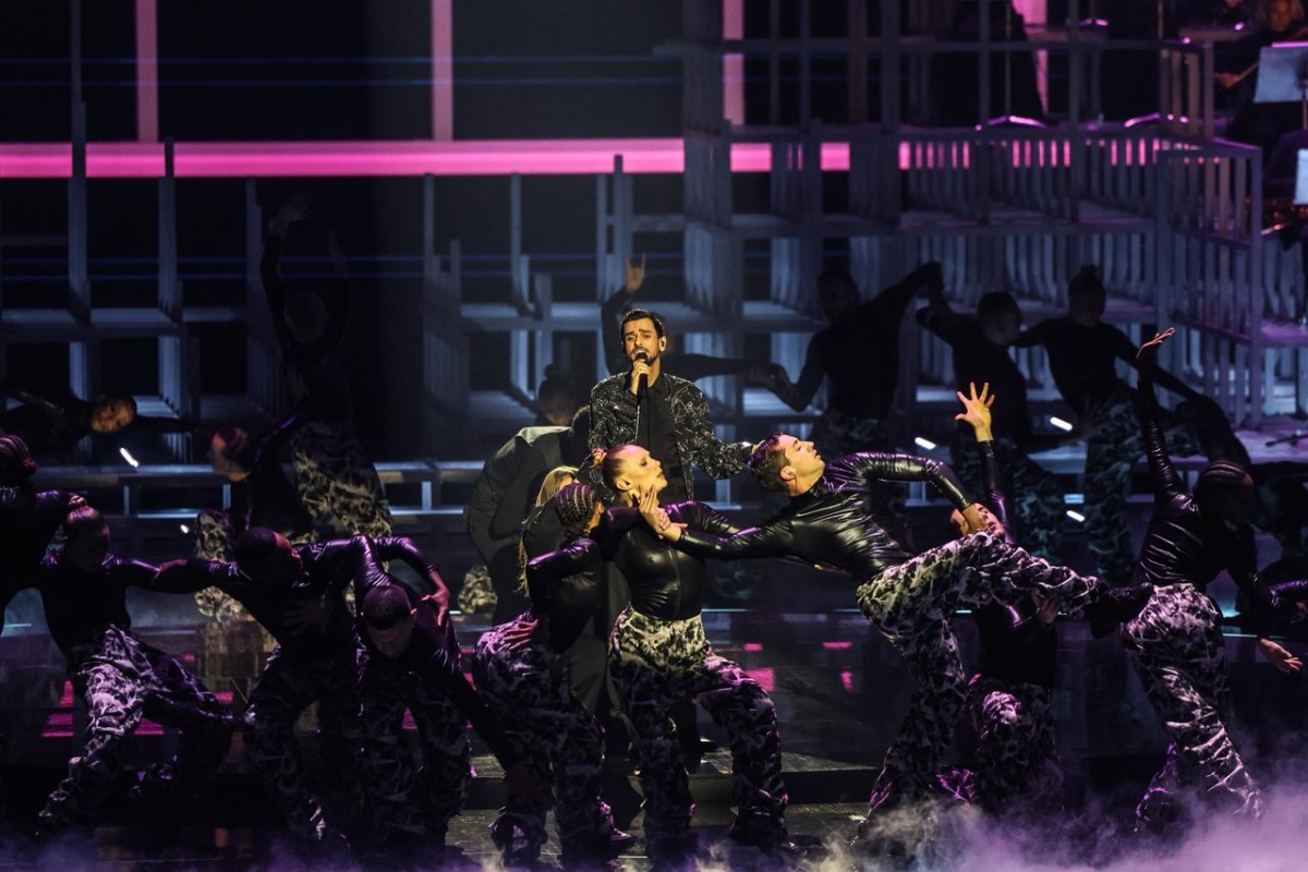 عايض على المسرح