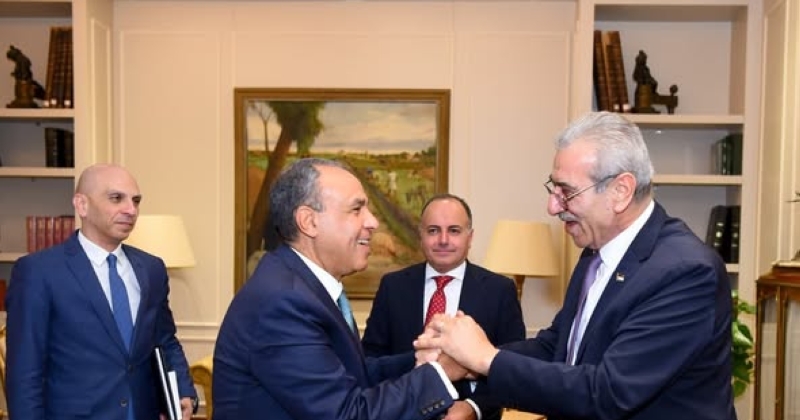 عبدالعاطي يؤكد لشعث أهمية الحفاظ على وحدة الأرض الفلسطينية 