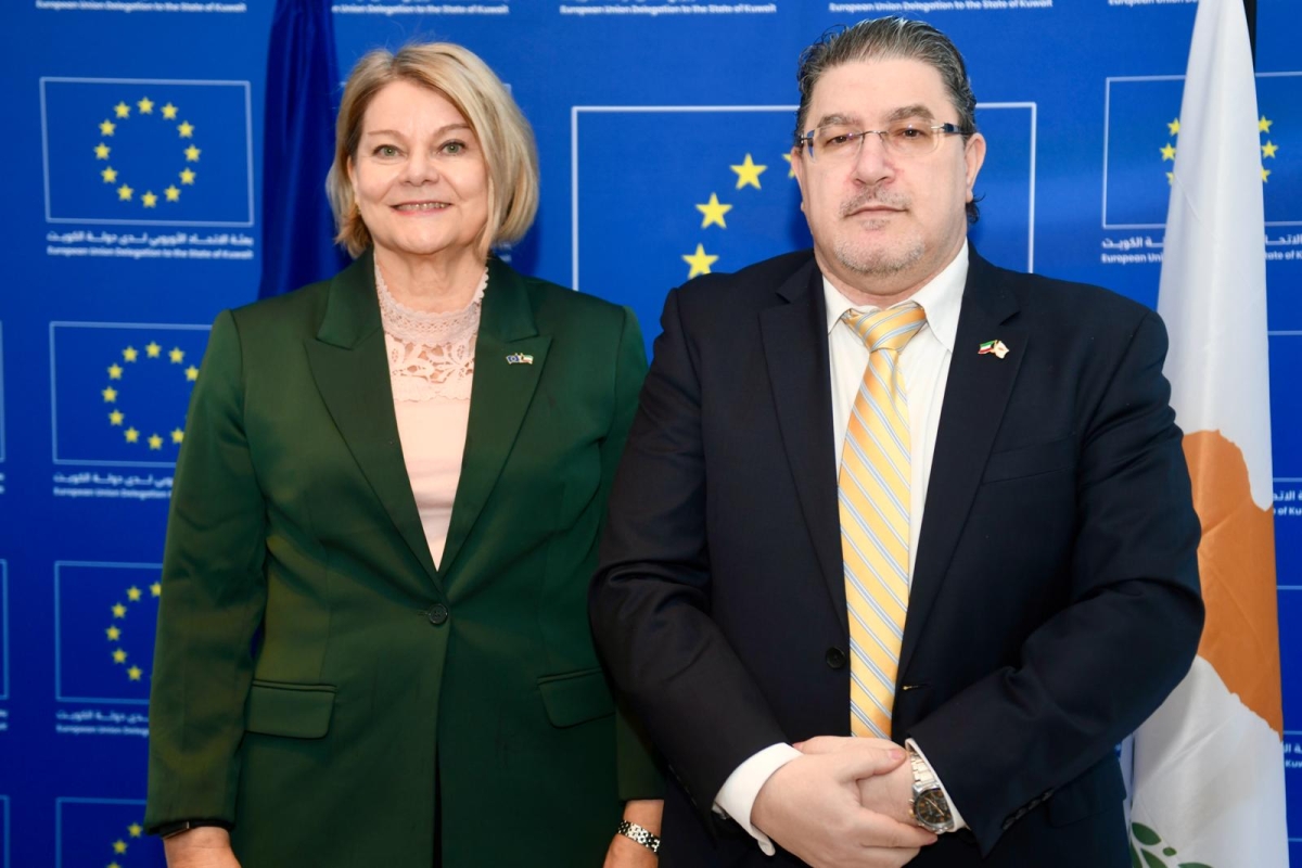 السفيرة كويستينن والسفير بانايوتو