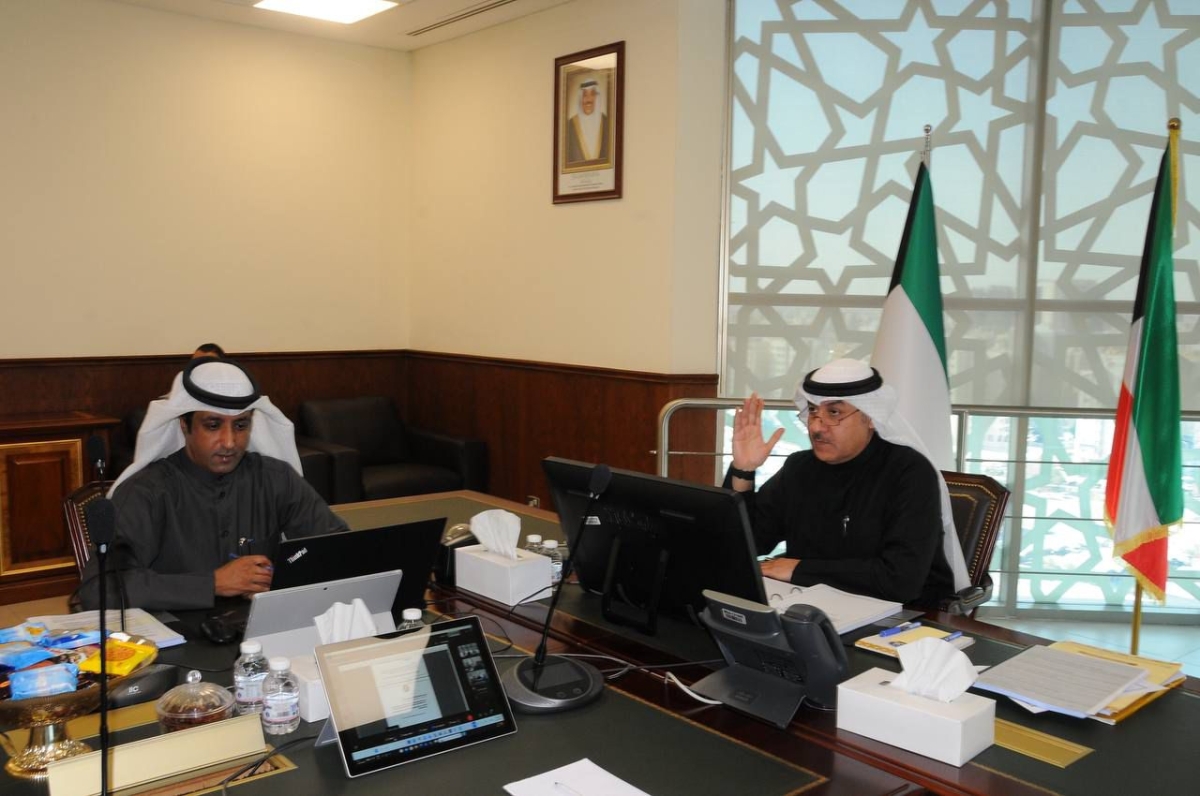 السويلم مشاركاً في الاجتماع عبر الاتصال المرئي