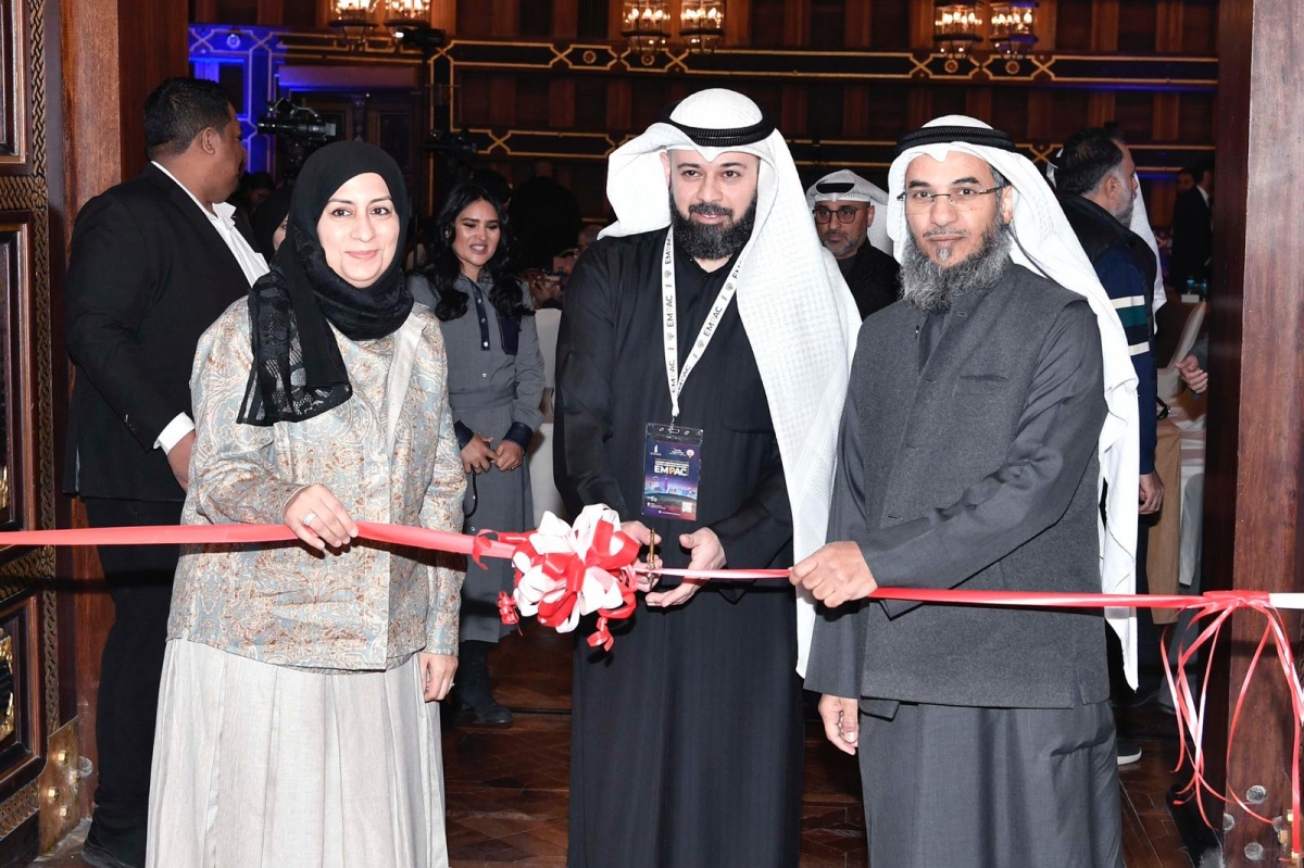 قص شريط افتتاح مؤتمر شرق المتوسط للسموم
