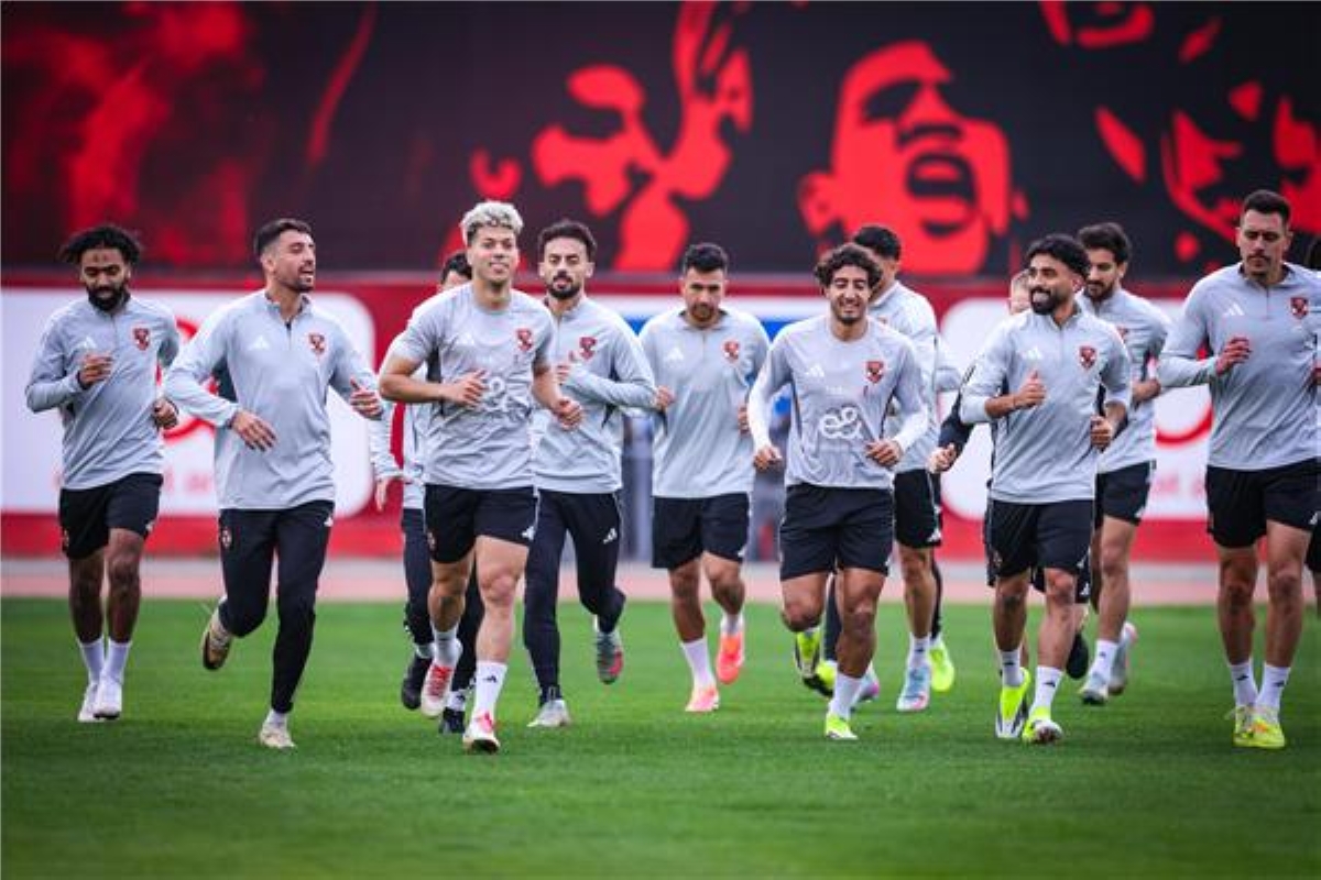 لاعبو الأهلي خلال التدريب