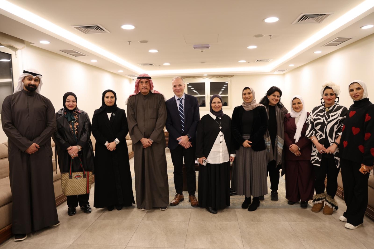 الثلاب وكريستنسن يتوسطان الحضور في لقطة جماعية