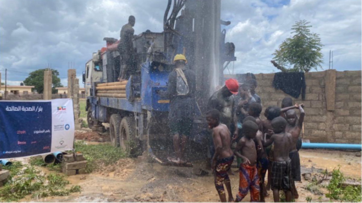 جانب من مشروع حفر الآبار