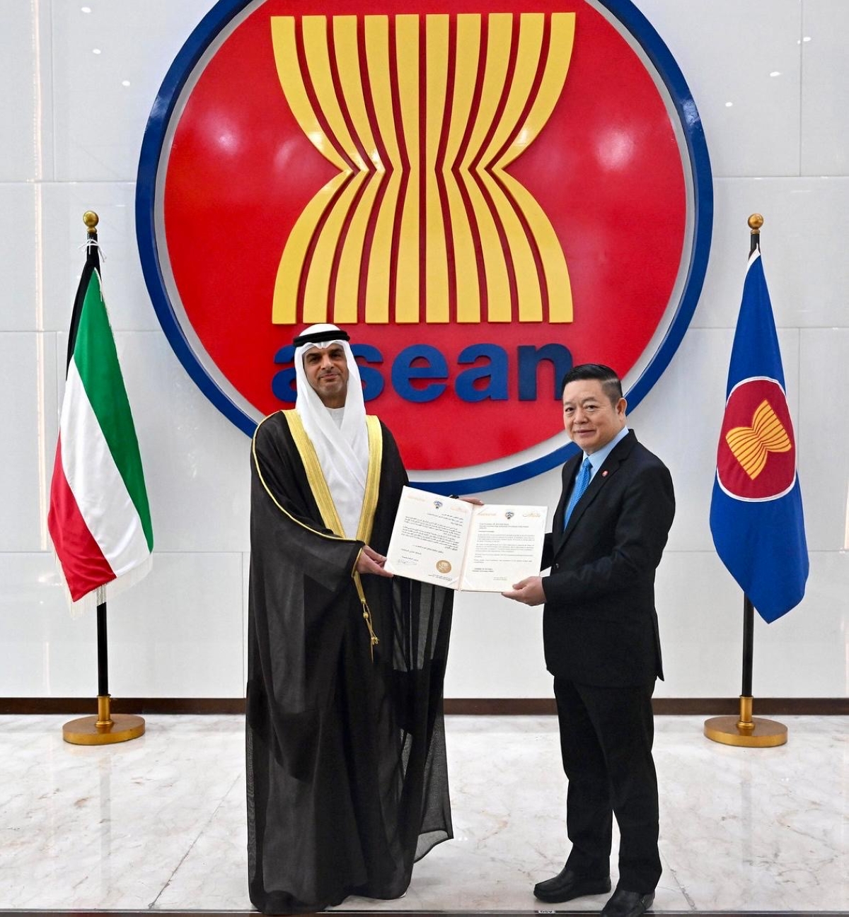 السفير الياسين يقدم أوراق اعتماده إلى الأمين العام لرابطة «آسيان»