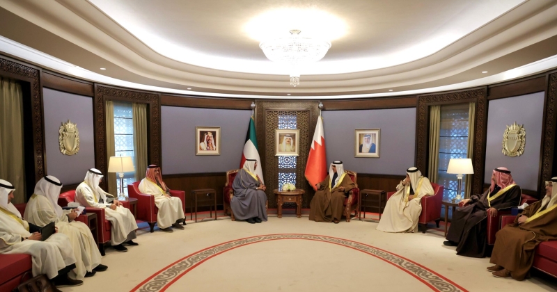 وزير الخارجية يلتقي وزير الداخلية بمملكة البحرين 