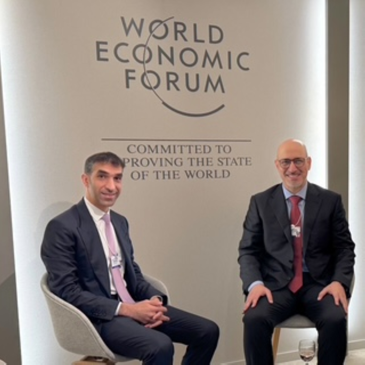 وزير التجارة مع نظيره الإماراتي