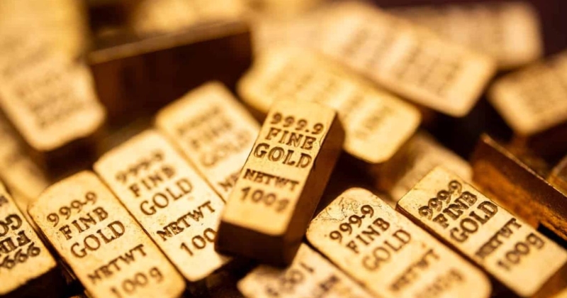 بعد اقترابه من 5 آلاف دولار للأونصة.. الذهب يتراجع 