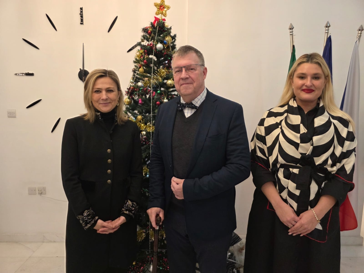 السفير التشيكي وزوجته مع نائبته أنا أوتيبكوفا
