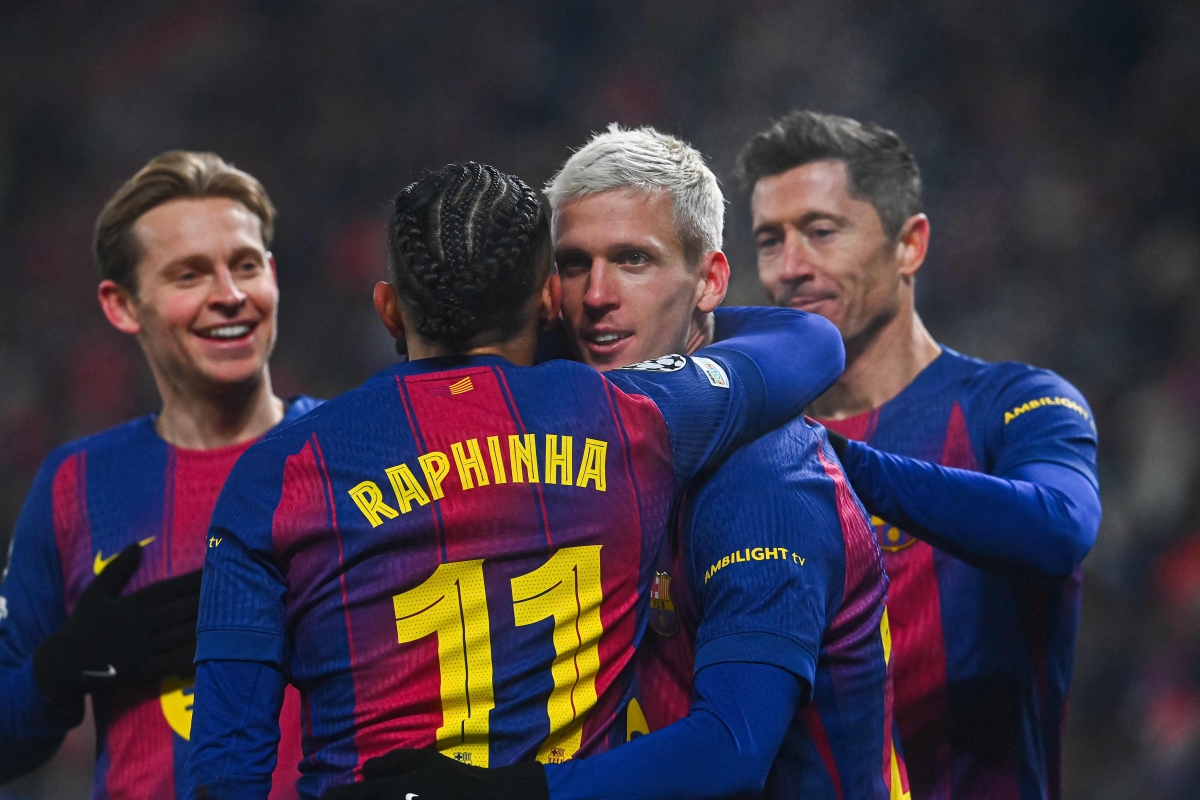 لاعبو برشلونة خلال المباراة أمام سلافيا براغ (أ ف ب)