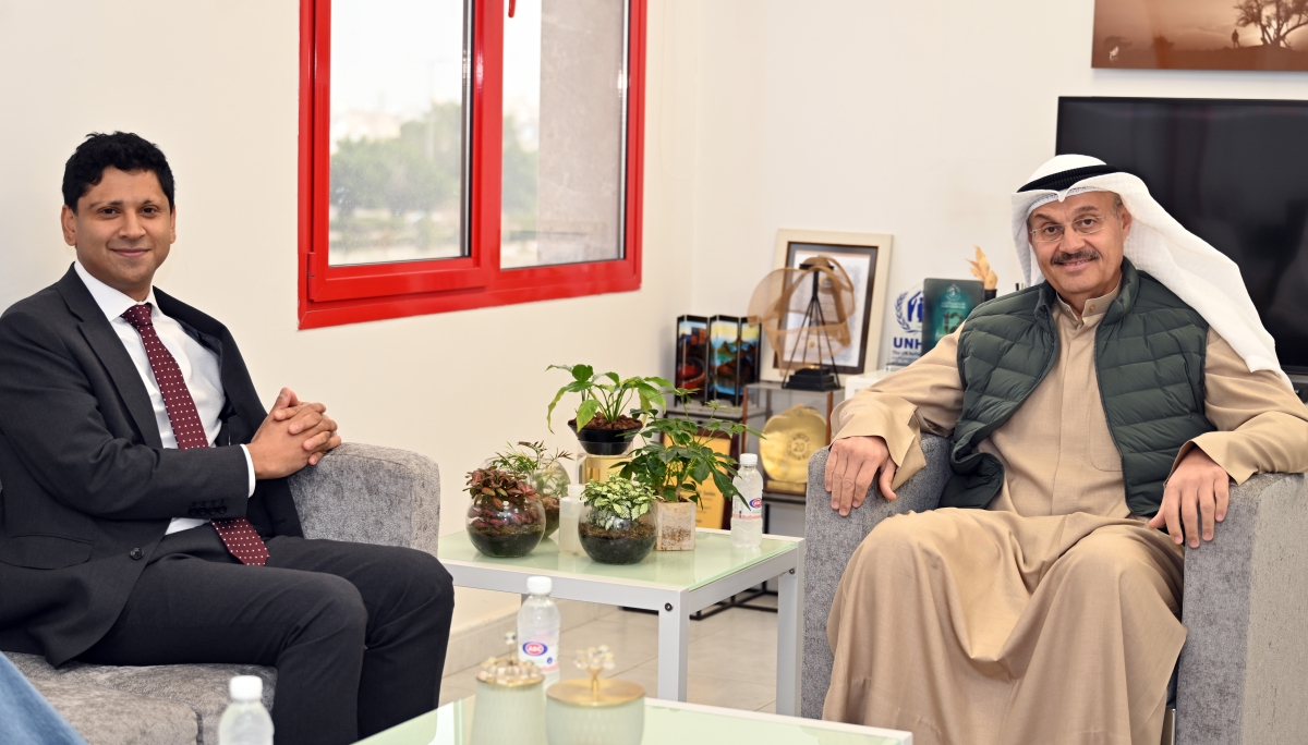 رئيس التحرير مستقبلاً السفير البريطاني