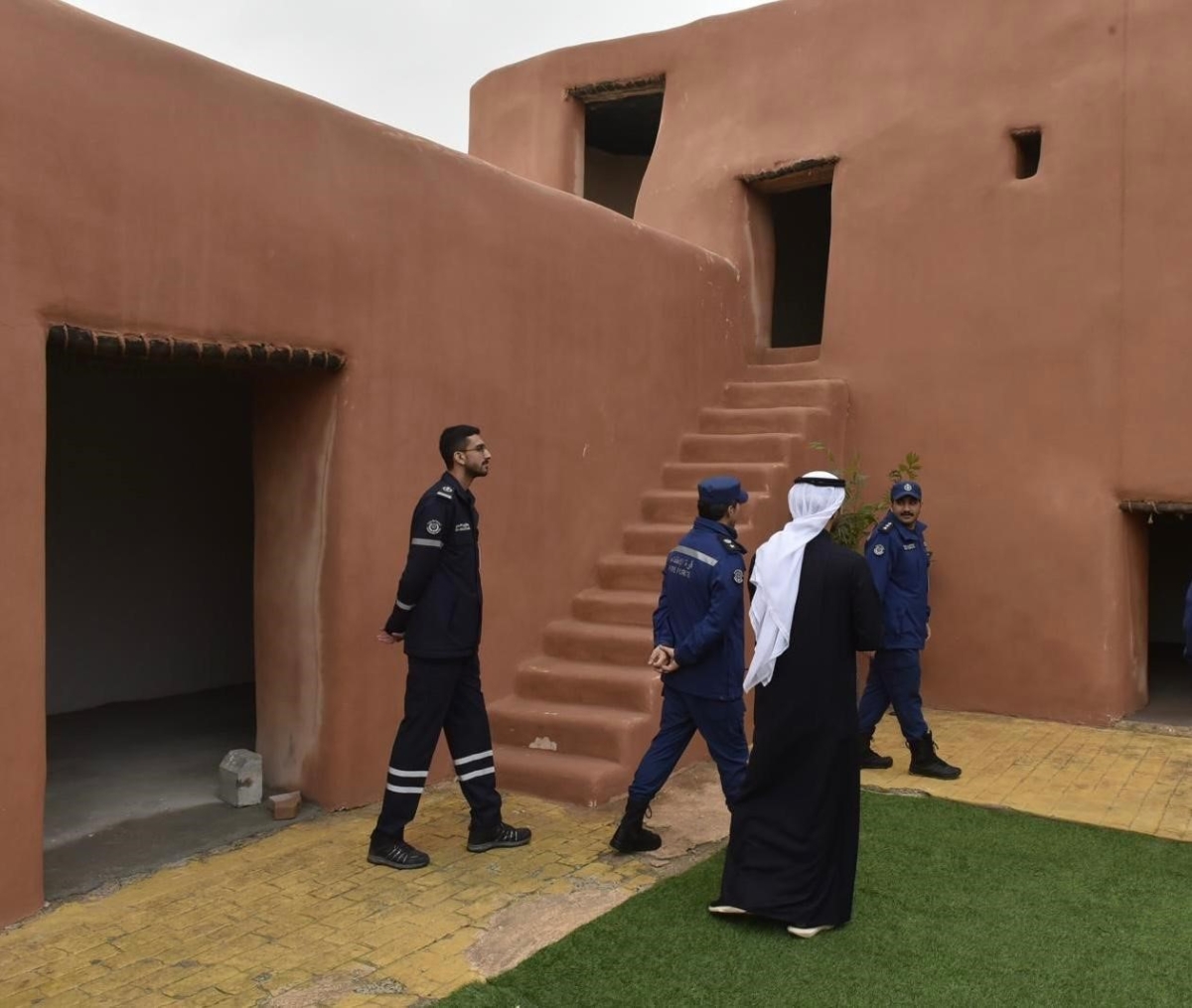 رجال الإطفاء في القصر الأحمر