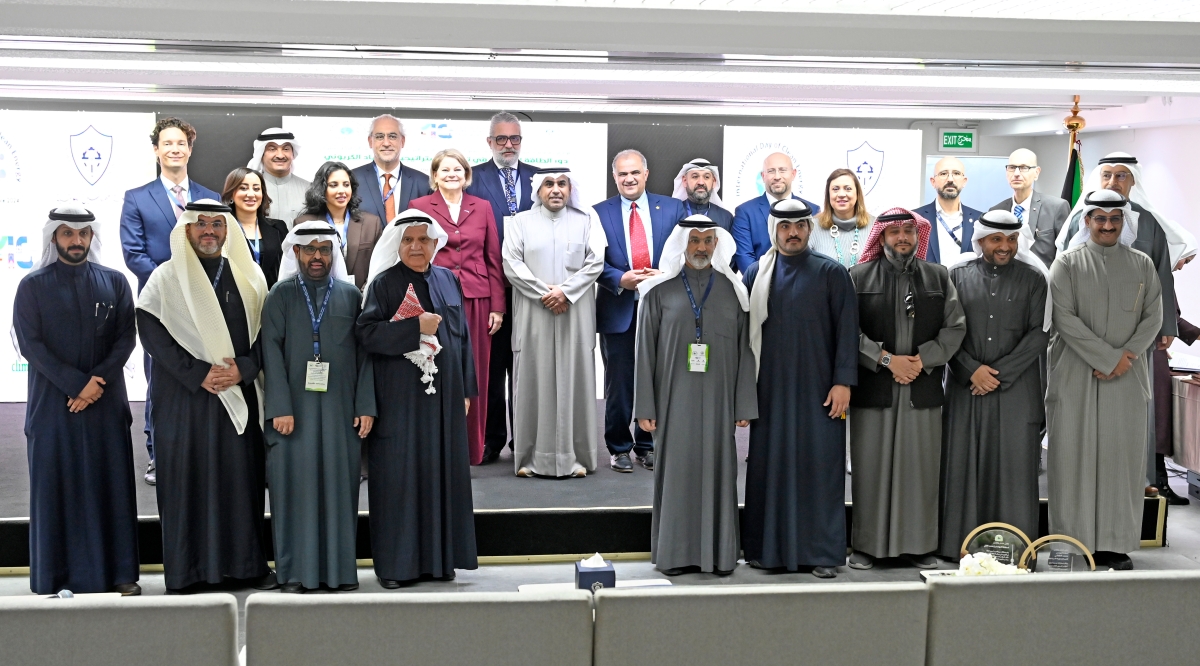 صورة جماعية للمُشاركين في المُؤتمر (تصوير سعود سالم)