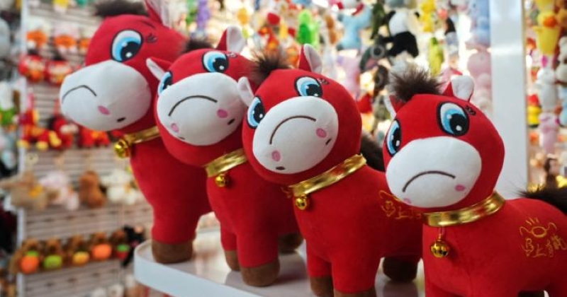 «الحصان الباكي». يبهر الصينيين 