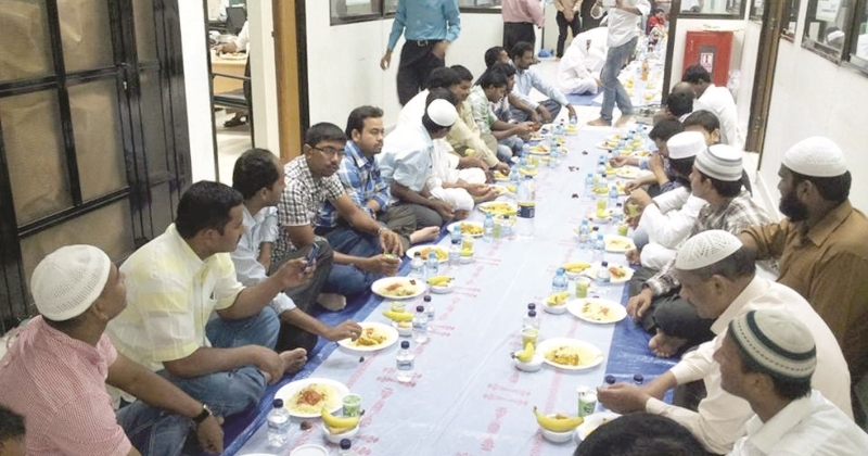 7 ضوابط لولائم الإفطار في المساجد. منع إقامة الخيام داخل حدودها أو إيصال التيار إليها 