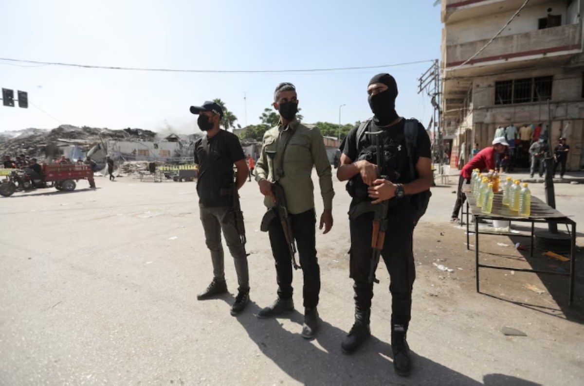 عناصر من شرطة «حماس» في غزة (رويترز)