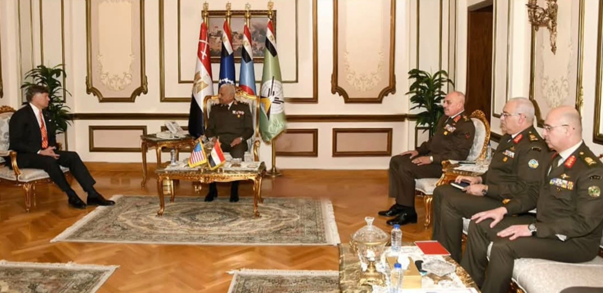 صقر مُستقبلاً لاندوا في القاهرة