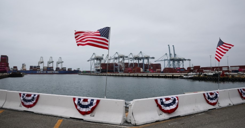 ترامب يعلن زيادة الرسوم الجمركية على كوريا الجنوبية من 15 % إلى 25 % 