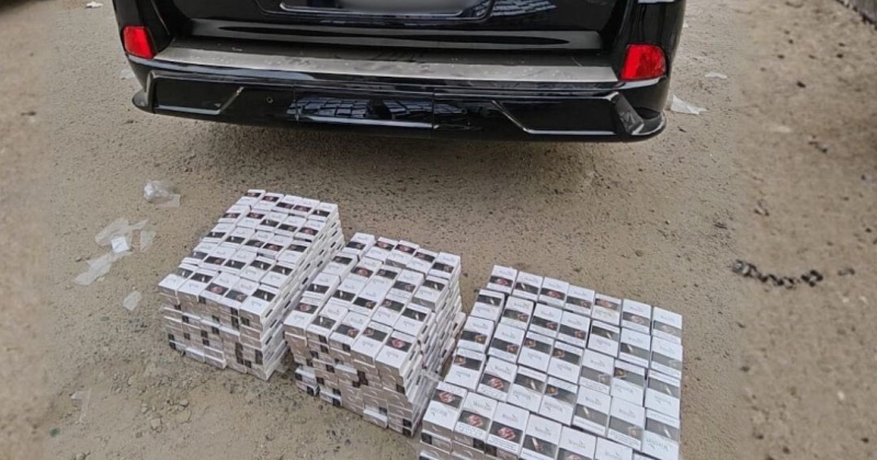 «جمارك النويصيب» تضبط 1400 علبة سجائر مخبأة داخل إطارات مركبتين 