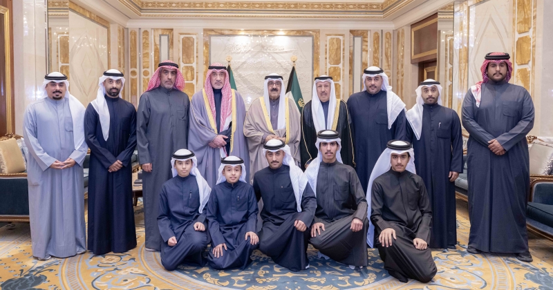 سمو الأمير يستقبل أهالي الخمسان والهاجري: بطولات ودور فعال لشهيدي الواجب خلال مسيرتهما 