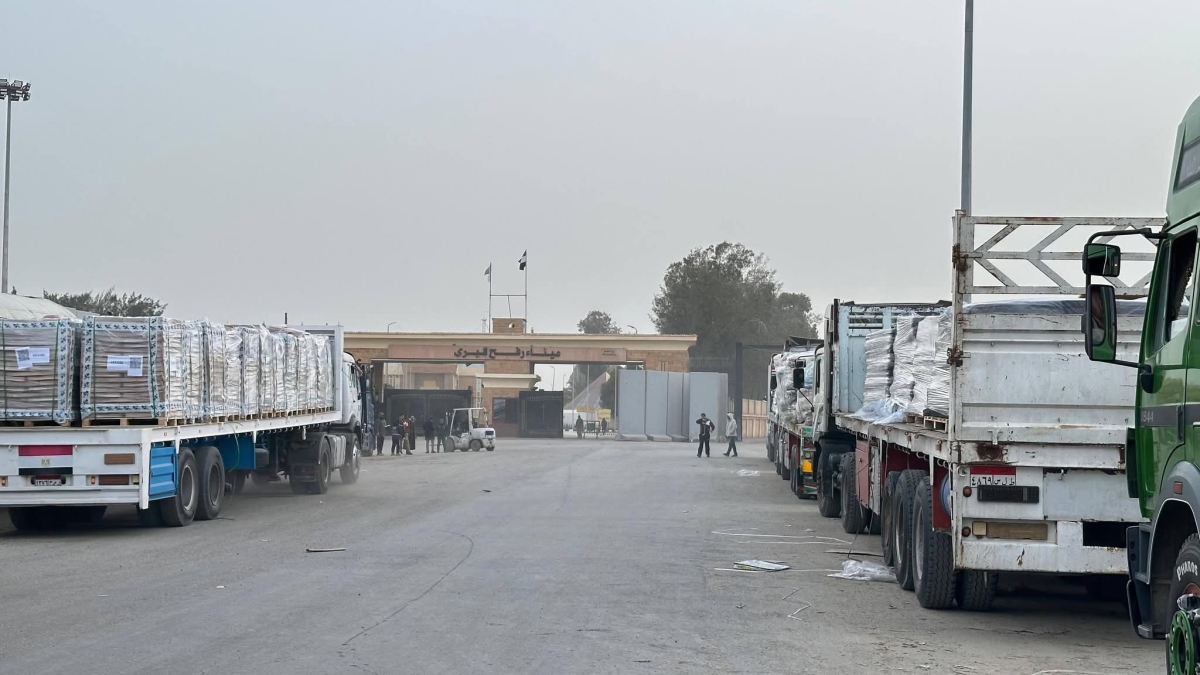 مساعدات إنسانية تدخل غزة في معبر رفح