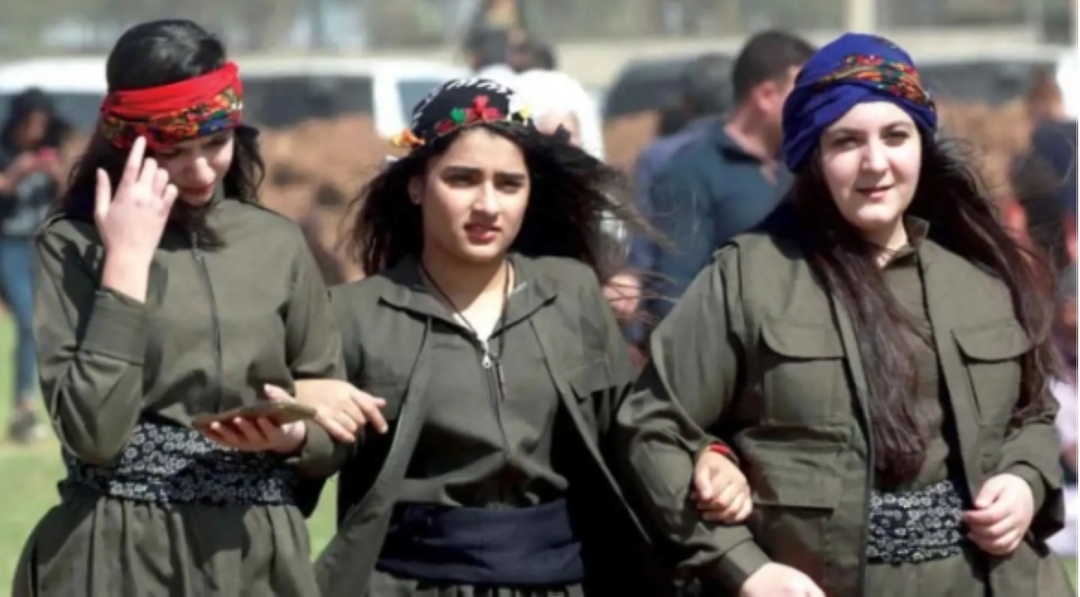 كرديات في القامشلي شمال شرقي سوريا