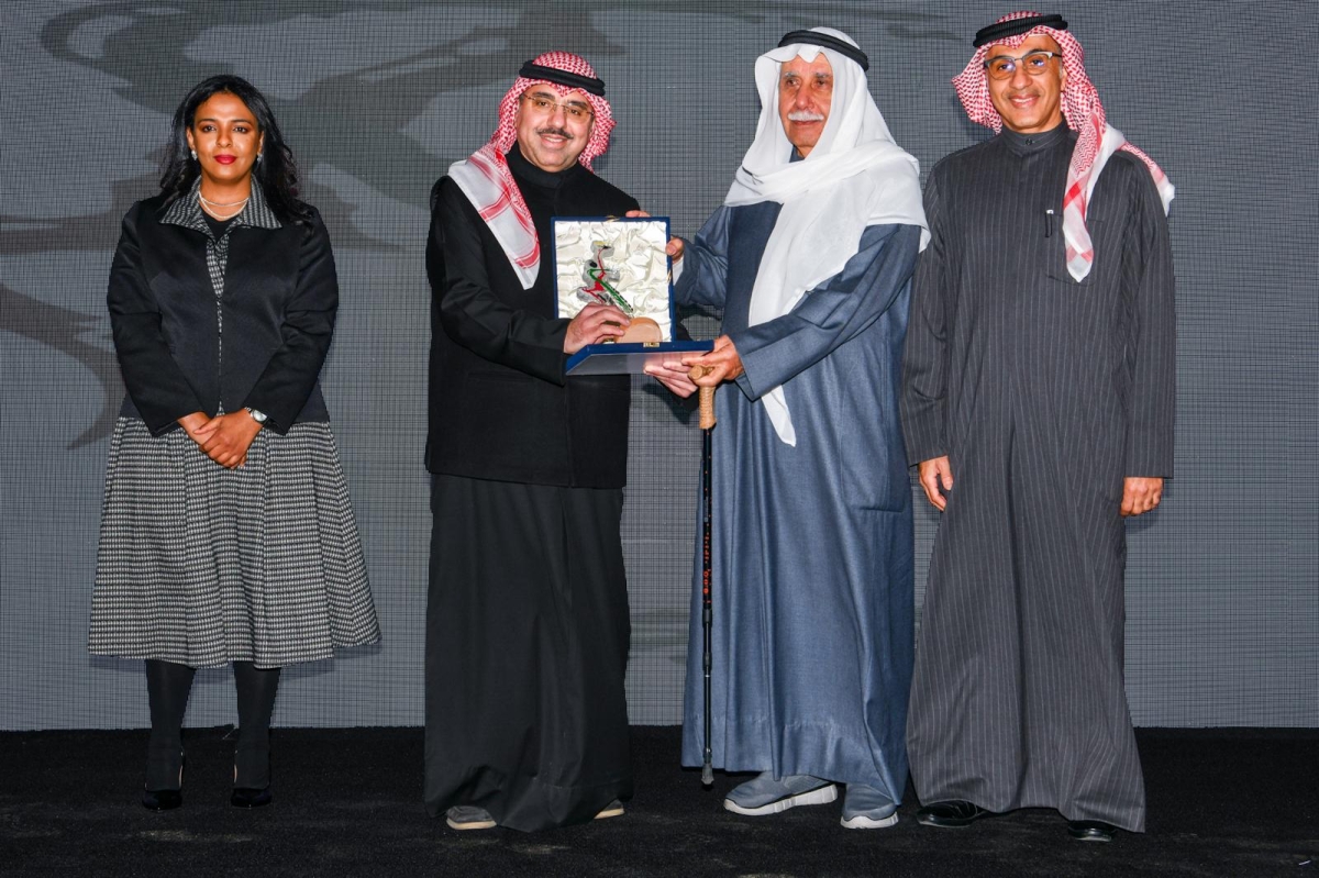 مساعد الزامل يكرّم جاسم بوحمد