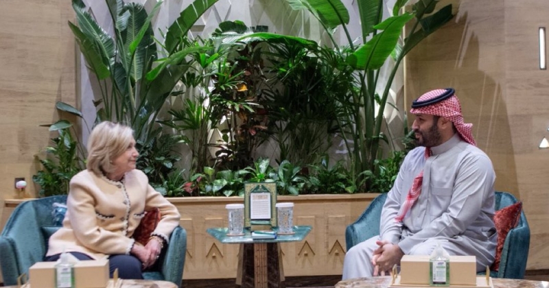 محمد بن سلمان يستقبل هيلاري كلينتون 