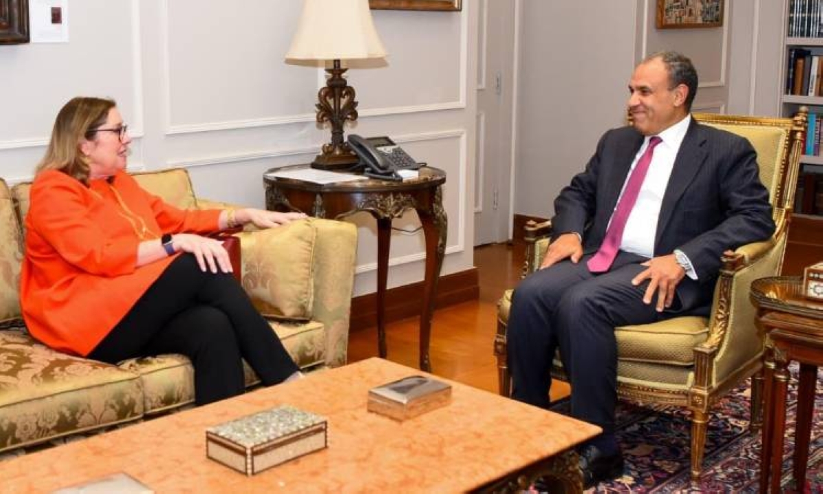 عبدالعاطي مستقبلاً إليزابيث ديبل