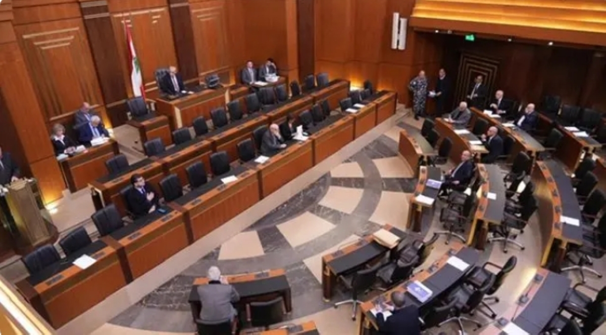 جدال سياسي تحت قبة البرلمان