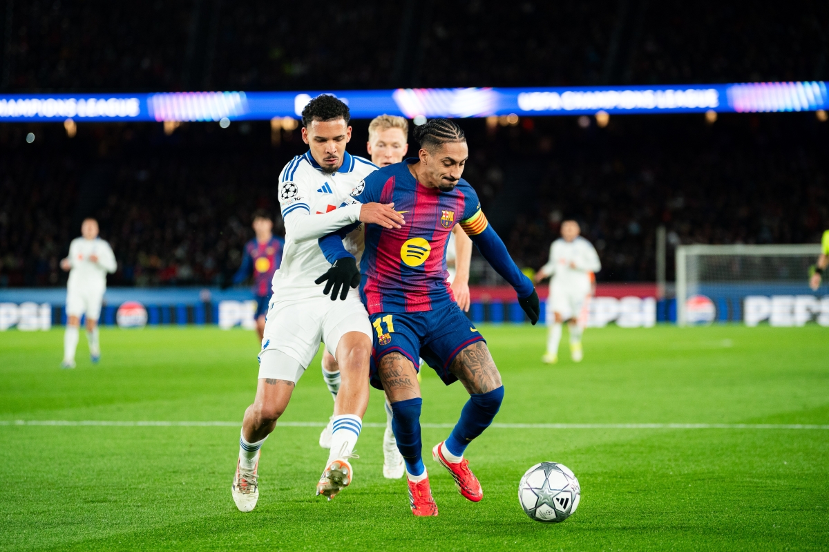 رافينيا في المباراة مع كوبنهاغن