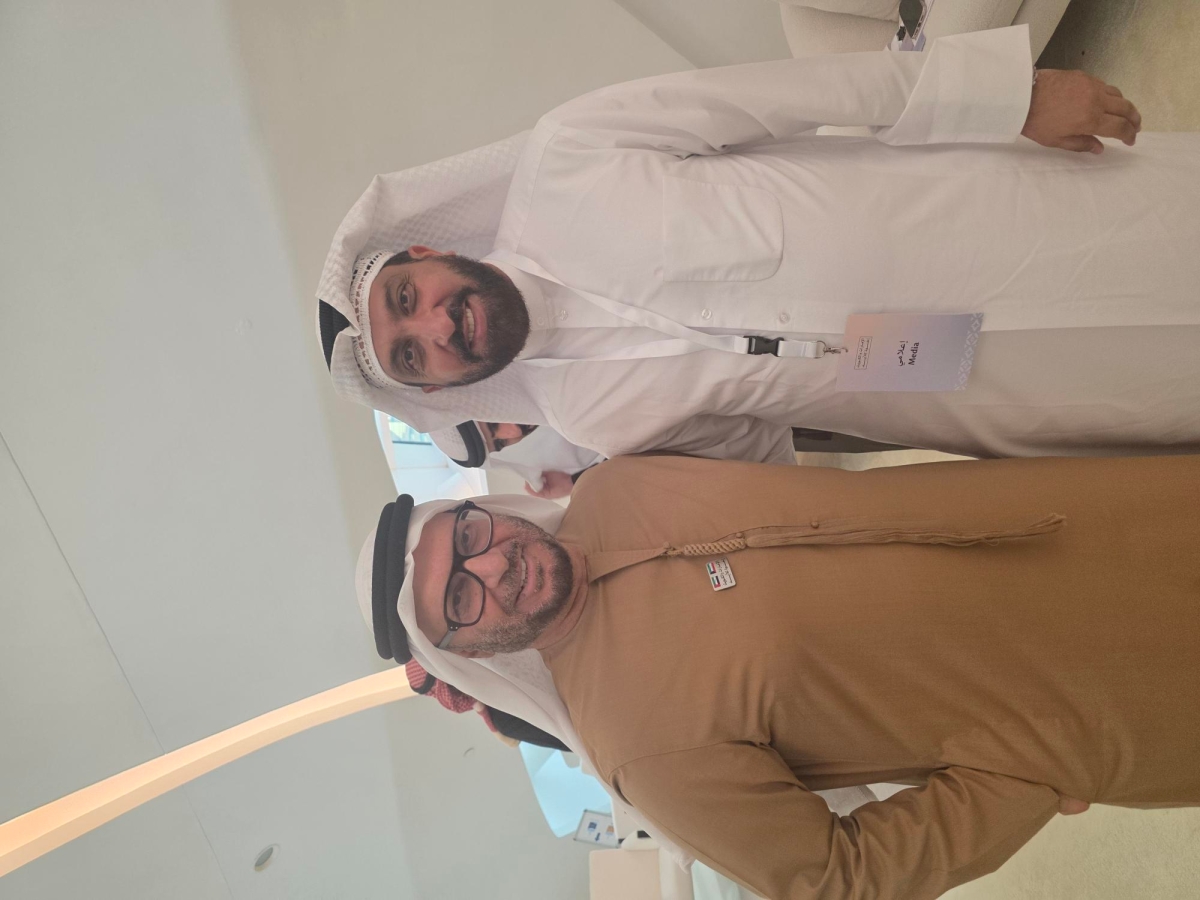 الدكتور أنور قرقاش والزميل غانم السليماني