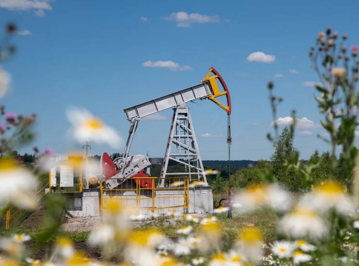 النفط يتجه لتحقيق أكبر مكاسب شهرية في سنوات 