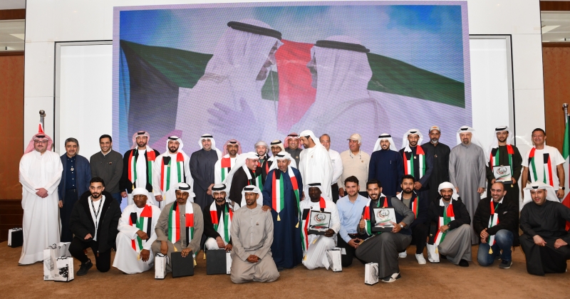 الكويت – «الرياضات الجوية» الكويتية و«طيران الجزيرة» الإماراتية تكرمان الطيارين المشاركين في «مسيرة الحب»