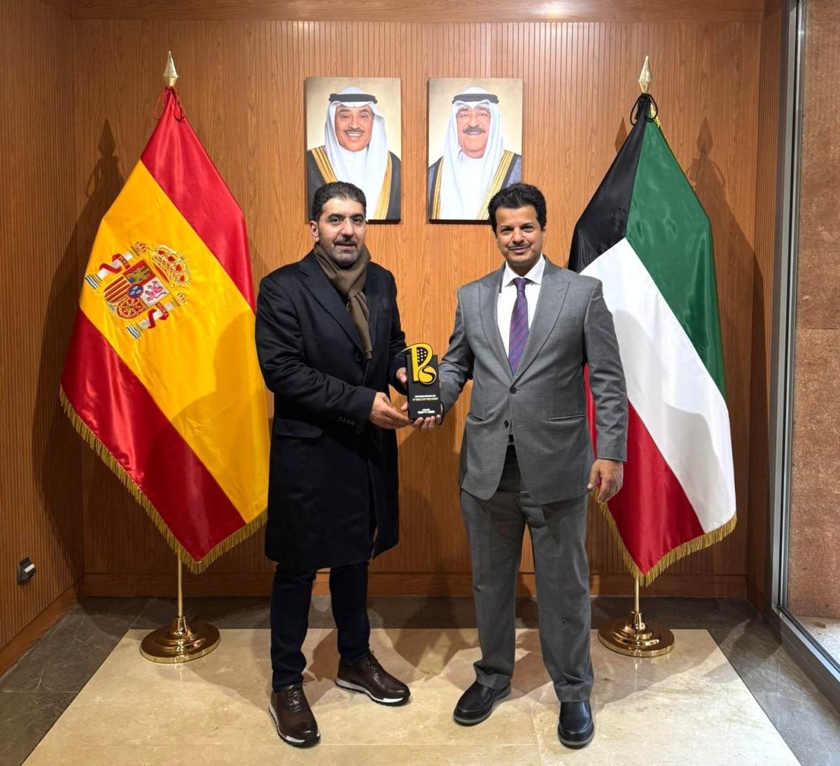 مدير بطولة كأس العالم للبادل الزوجي مشعل الأنصاري وسفير الكويت لدى إسبانيا زياد الأنبعي