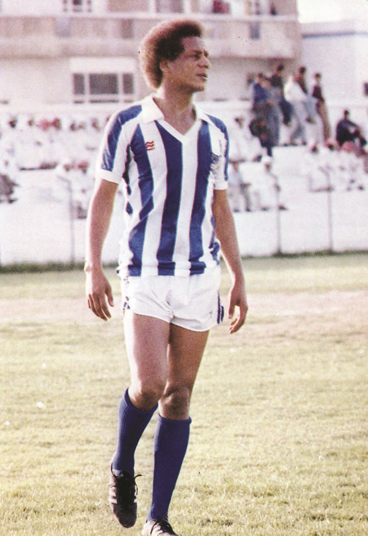 الراحل بقميص التضامن