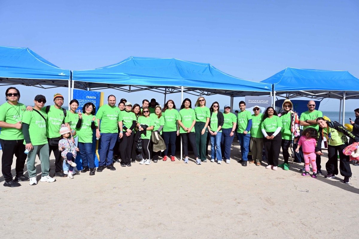 مشاركون في حملة التنظيف