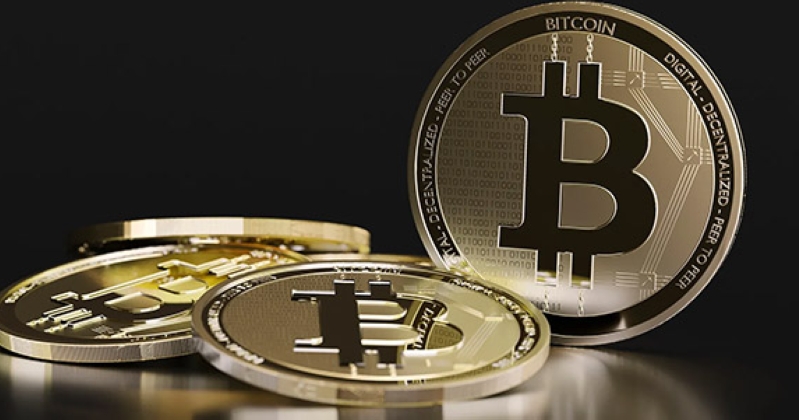 «بتكوين» تتراجع إلى أدنى مستوى منذ أبريل 2025 